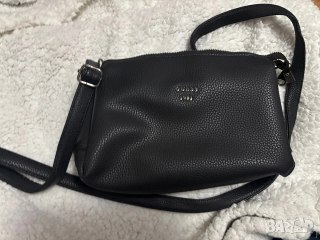 Дамска чанта Guess, снимка 4 - Чанти - 52487133