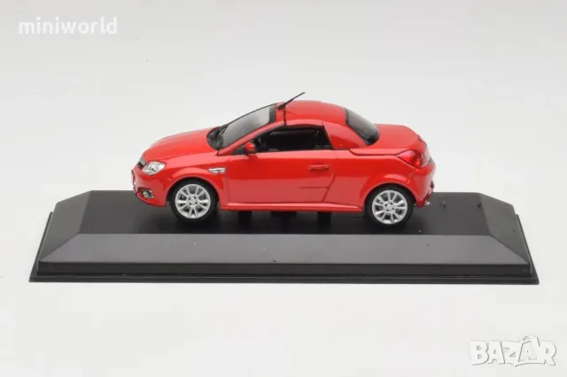 Opel Tigra TwinTop кабриолет 2004 - мащаб 1:43 на Maxichamps моделът е нов в PVC дисплей-кейс, снимка 2 - Колекции - 49561305