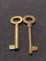 Два ключа много стари от соца за КОЛЕКЦИЯ ДЕКОРАЦИЯ 41004, снимка 1 - Други ценни предмети - 43279797