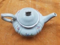 Стар порцеланов чайник, снимка 1