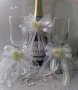 Украса за шампанско и чаши в бяло! , снимка 1 - Сватбени аксесоари - 37869668