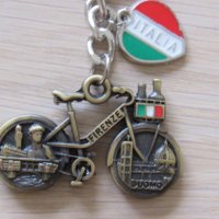 Метален ключодържател-мотопед от Италия, снимка 3 - Колекции - 40124995