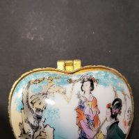 Порцеланова кутия с азиатски мотиви, снимка 2 - Антикварни и старинни предмети - 43256581