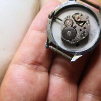 Дамски механичен Tissot, снимка 3 - Антикварни и старинни предмети - 37094376