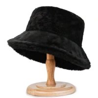 Дамска шапка модел Teddy Bear, снимка 4 - Шапки - 43697344