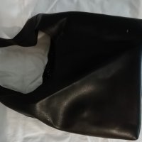Черна чанта, снимка 2 - Чанти - 32332466