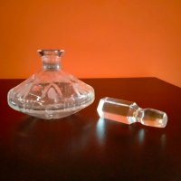 Кристална бутилка за парфюм , снимка 2 - Антикварни и старинни предмети - 39487637