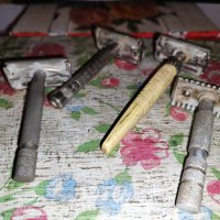 Четири стари самобръсначки с ножчета, снимка 1 - Антикварни и старинни предмети - 43734741