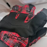 Продавам нови качествени сноубордистки ръкавици с вградени протектори XL , снимка 5 - Ръкавици - 44080474
