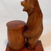 Руска дърворезба мечка с буре мед, снимка 1 - Декорация за дома - 37978025