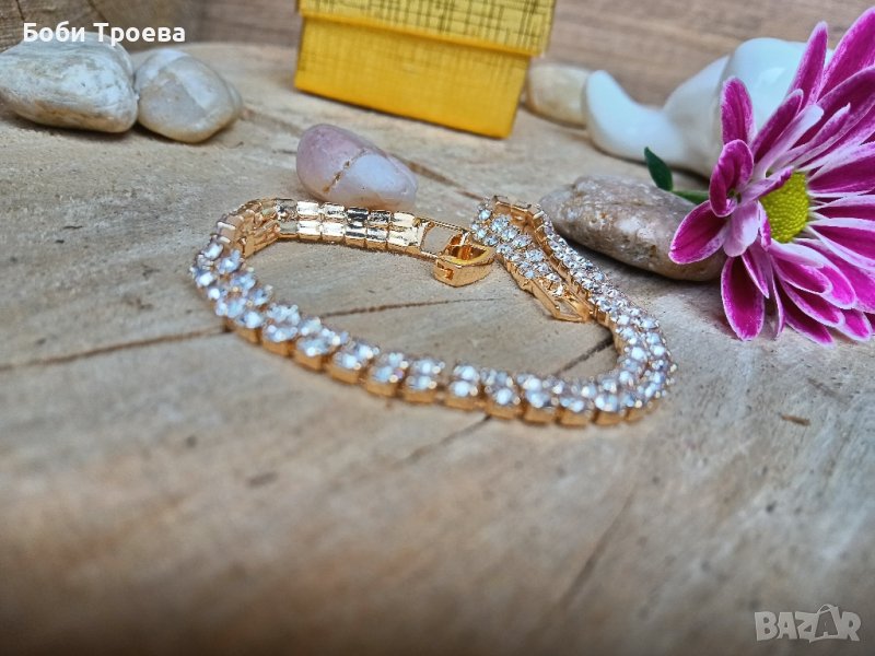 Тънка гривна с кристали сваровски-материала е бижу, снимка 1