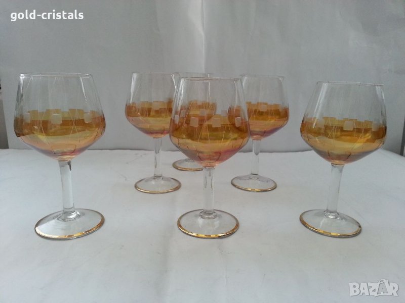 Ретро чаши на столче за вино с златен кант, снимка 1