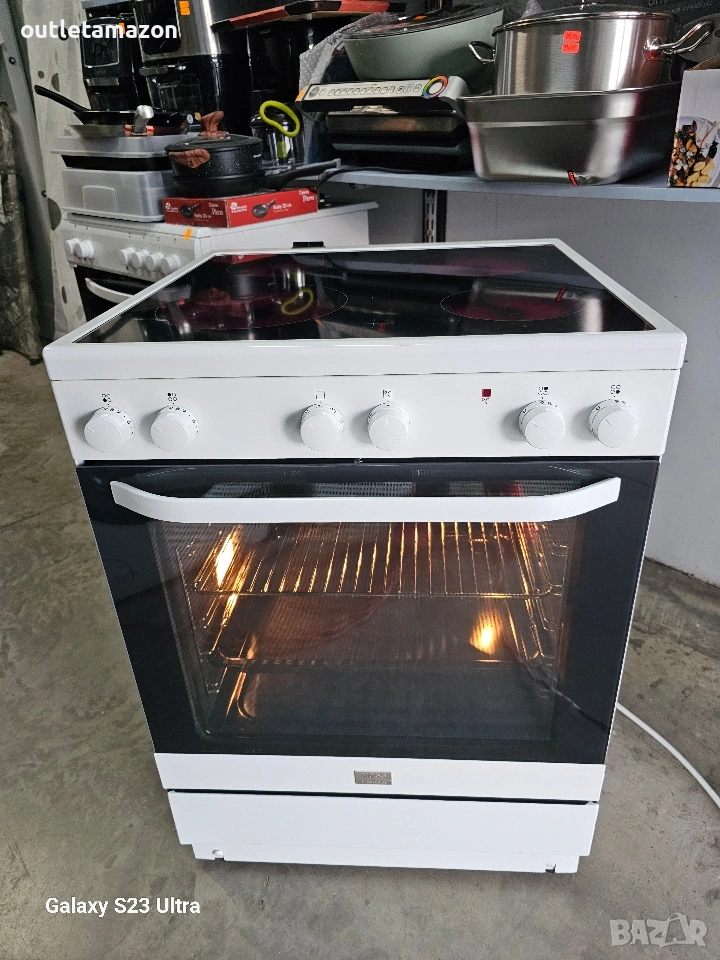 готварска печка с керамичен плот Electrolux , снимка 1