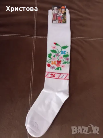 Дълги дамски чорапи с фолклорни мотиви