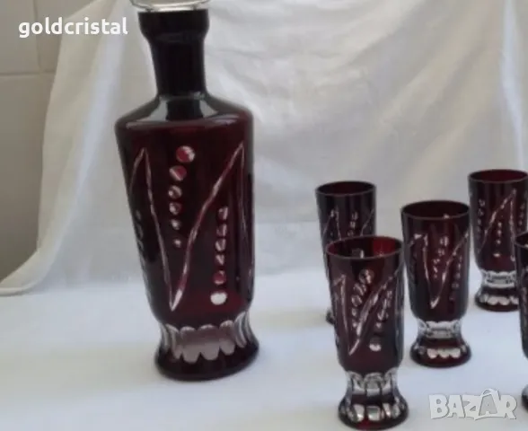 Кристални чаши и гарафа червен цветен кристал , снимка 2 - Антикварни и старинни предмети - 17470314