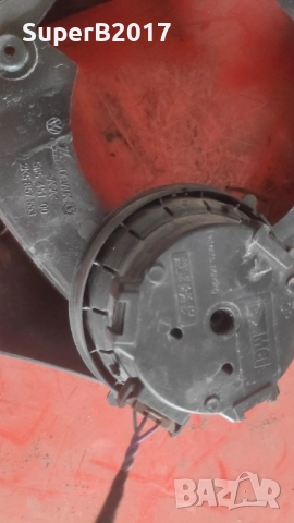 Продавам - оригинално моторче за огледало на VW Caddy , снимка 5 - Части - 52022369