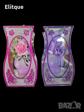 Стъклена ваза с флорални разцветки