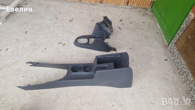 пластмаси около ръчната и скоростния лост VW Touran 2006г, снимка 2 - Части - 52865983