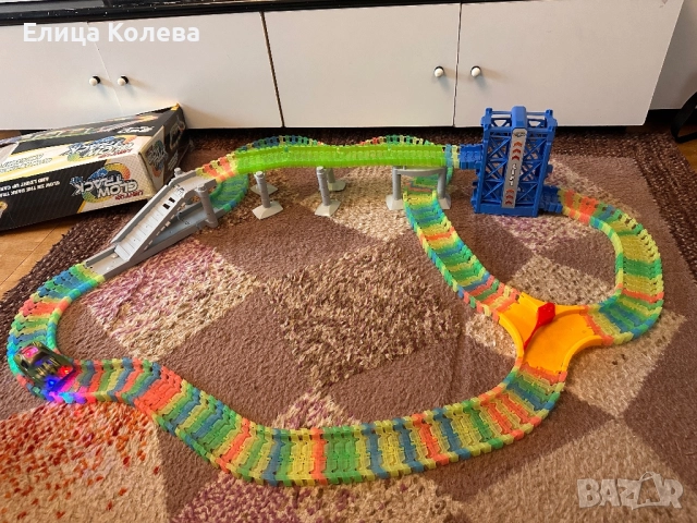 Светеща писта с количка, снимка 4 - Коли, камиони, мотори, писти - 52583146