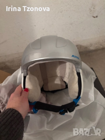 Детска каска Alpina и детски скиорски очила Carrera