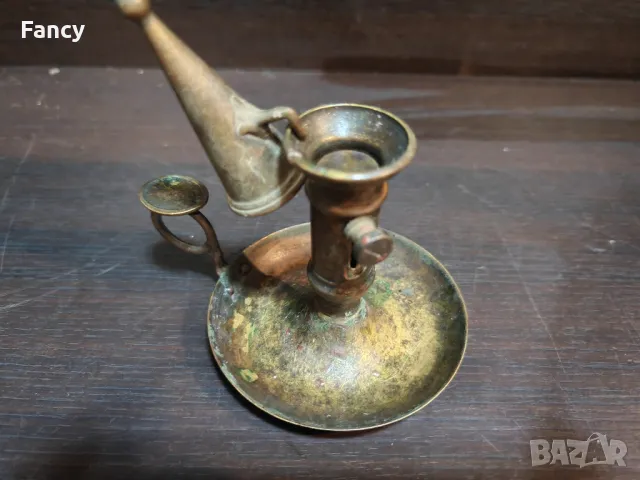 Стар бронзов свещник, снимка 2 - Антикварни и старинни предмети - 47342742