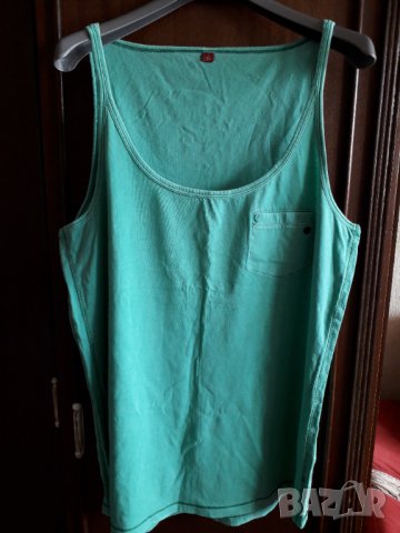 Дамски летен дълбоко изрязан потник с джобче