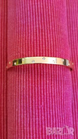 Златна гривна Svarovski с кристали. 