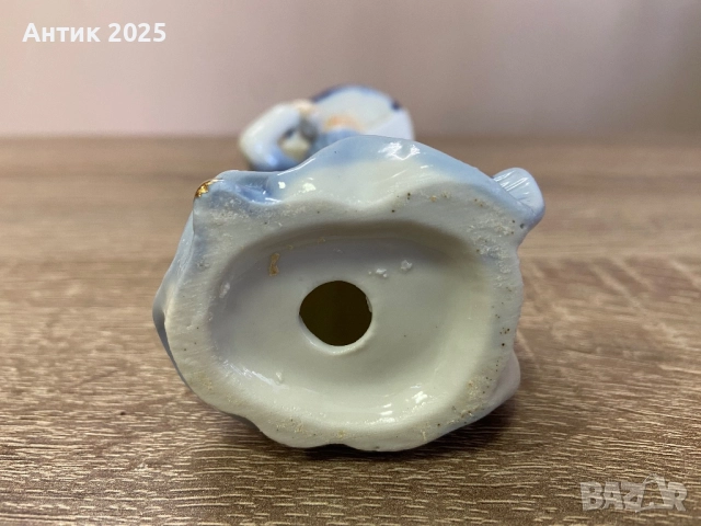 Винтидж порцеланова статуетка „Дама в синя рокля“, Европа, средата на ХХ век, снимка 4 - Антикварни и старинни предмети - 52829508