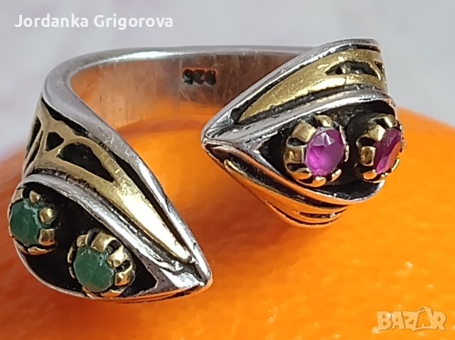 Много интересен сребърен пръстен със естествен смарагд, рубин и позлата, снимка 6 - Пръстени - 44140617