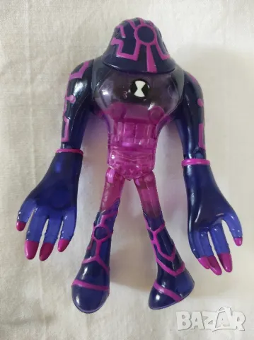 екшън фигура Бен тен. 
