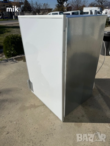 Малък хладилник с камера за вграждане Bosch, снимка 8 - Хладилници - 52421564