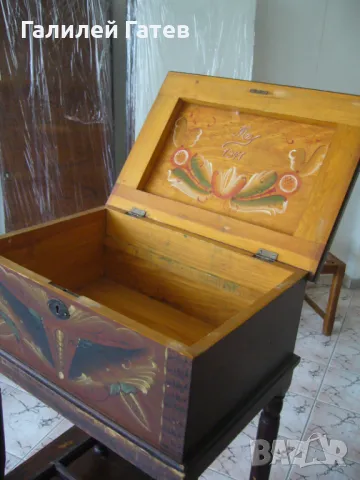 Старинни Нощни Шкафчета - Рисувани, снимка 8 - Шкафове - 47920611