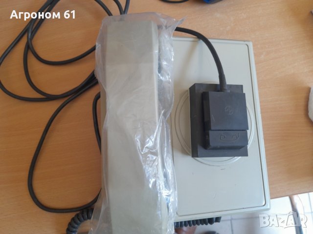 Стар телефон, снимка 2 - Стационарни телефони и факсове - 37807729