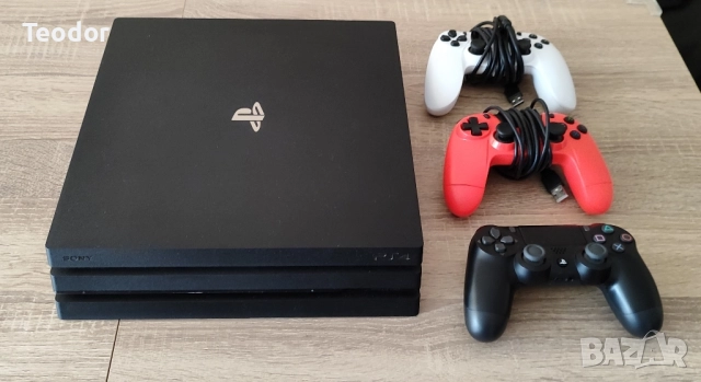 Playstation 4 Pro + 3 джойстика и игри 