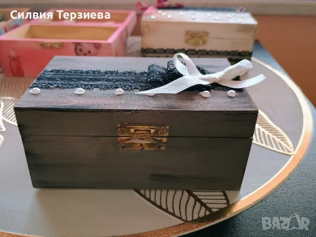 Подарък за абитуриентски бал - Ръчно изработена дървена кутия за подарък , снимка 1
