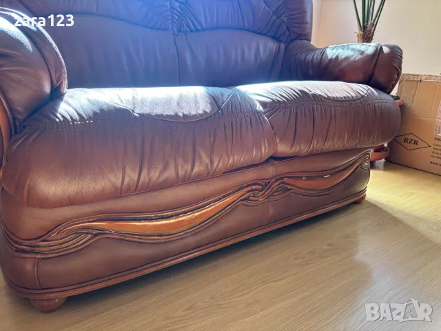 Кожени дивани 2ка и 3ка + табуретка, снимка 6 - Дивани и мека мебел - 49438593