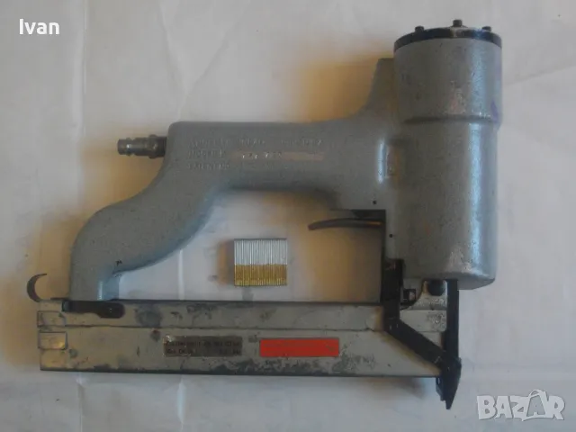 Американски пневматичен такер като нов SENCO Model K - Made in USA за скоби до 30 мм Отличен Профи, снимка 8 - Други инструменти - 47717853