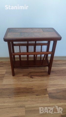 Поставка за вестници, списания,плочи, помощна масичка 