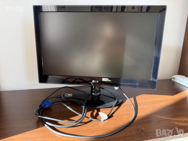 Монитор LG W2240S – 22” Full HD – Отлично състояние, снимка 2 - Монитори - 52863545