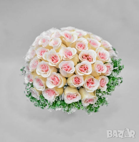 Елегантен букет от изкуствени рози