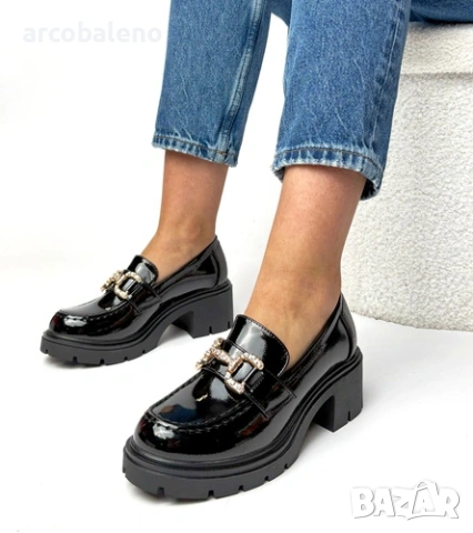 Дамски мокасини Paola от лачена кожа на висок ток с кристали, 2цвята , снимка 2 - Дамски ежедневни обувки - 53406922