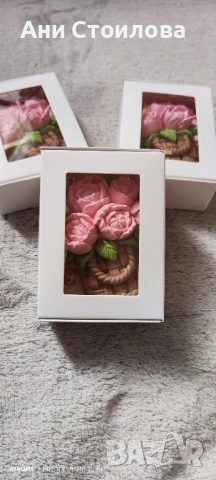 Керамична фигурка с магнит "Кошничка с божури" в кутийка, снимка 4 - Декорация за дома - 51864812