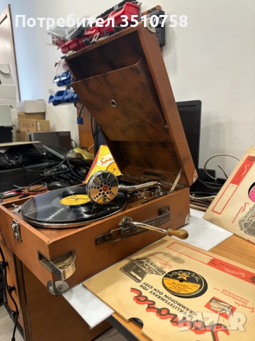 Ретро Грамофон с манивела Melodia, снимка 4 - Антикварни и старинни предмети - 52653379