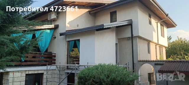 Собственик продава  масивна двуетажна къща с гараж в гр. Мартен