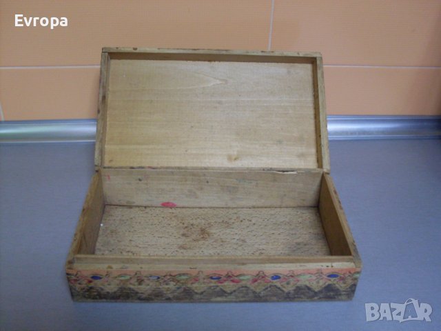 Стара дървена кутия., снимка 2 - Антикварни и старинни предмети - 43375487