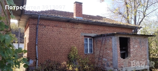 Две къщи, гараж, плевня, намиращ се на 11км.от Трявна , снимка 7 - Гаражи и паркоместа - 52304619