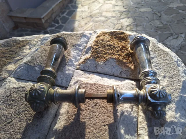 Големи тежки дръжки от стара порта, снимка 1