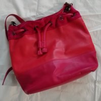 Червена чанта, снимка 1 - Чанти - 32332518