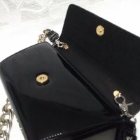 MADE in ITALY - малка черна дамска чантичка лачена естествена кожа, снимка 4 - Чанти - 35413388