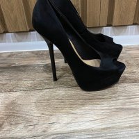 Дамски черни обувки, снимка 1 - Дамски обувки на ток - 43619027